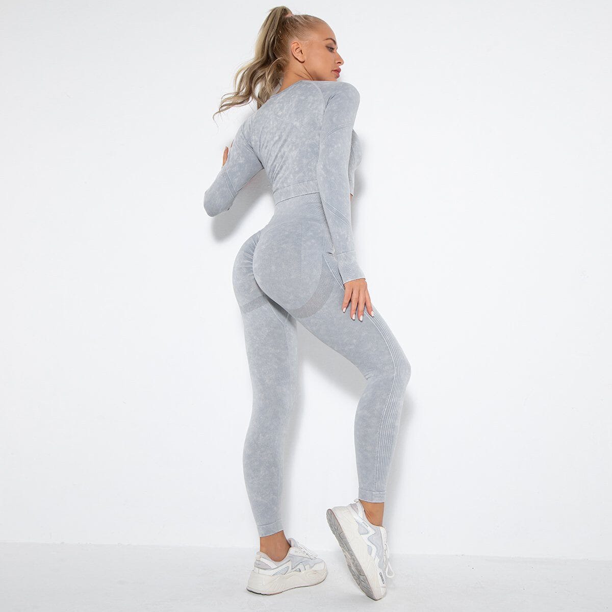 Airy Feather Yoga Ensemble - Stylish Leggings & Top Combo