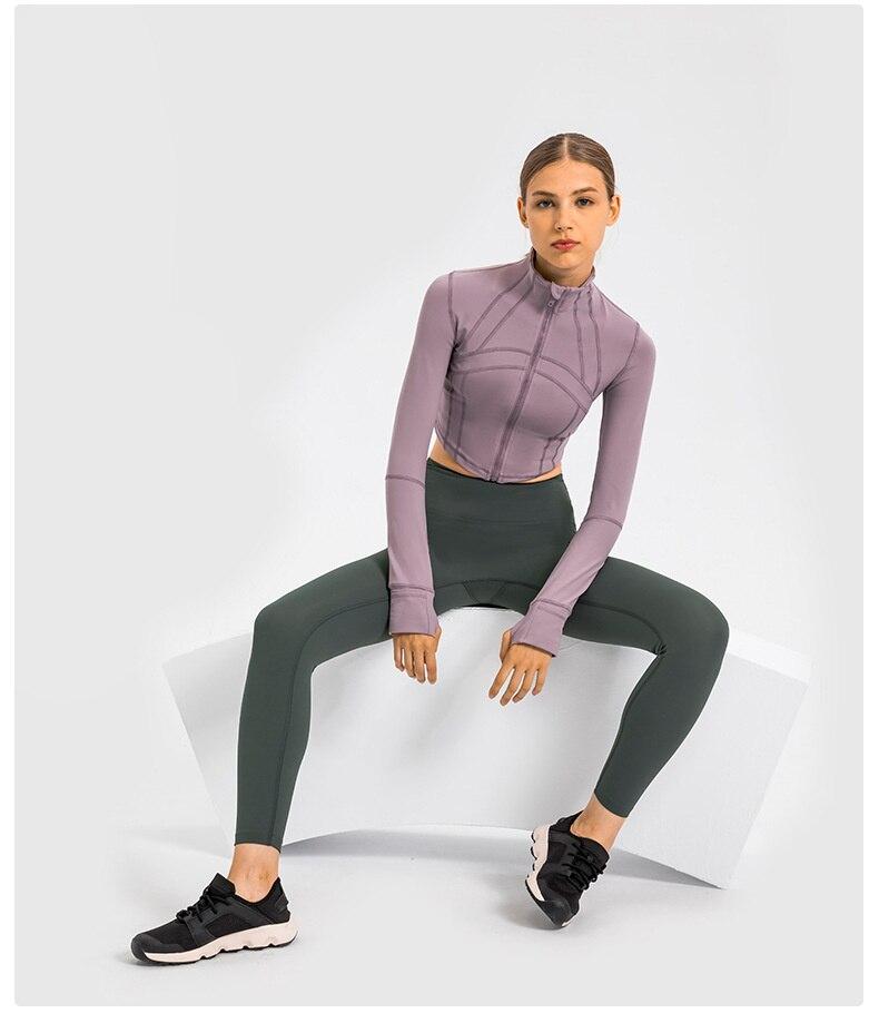 Stylish Zippered Crop Top for Active Runs