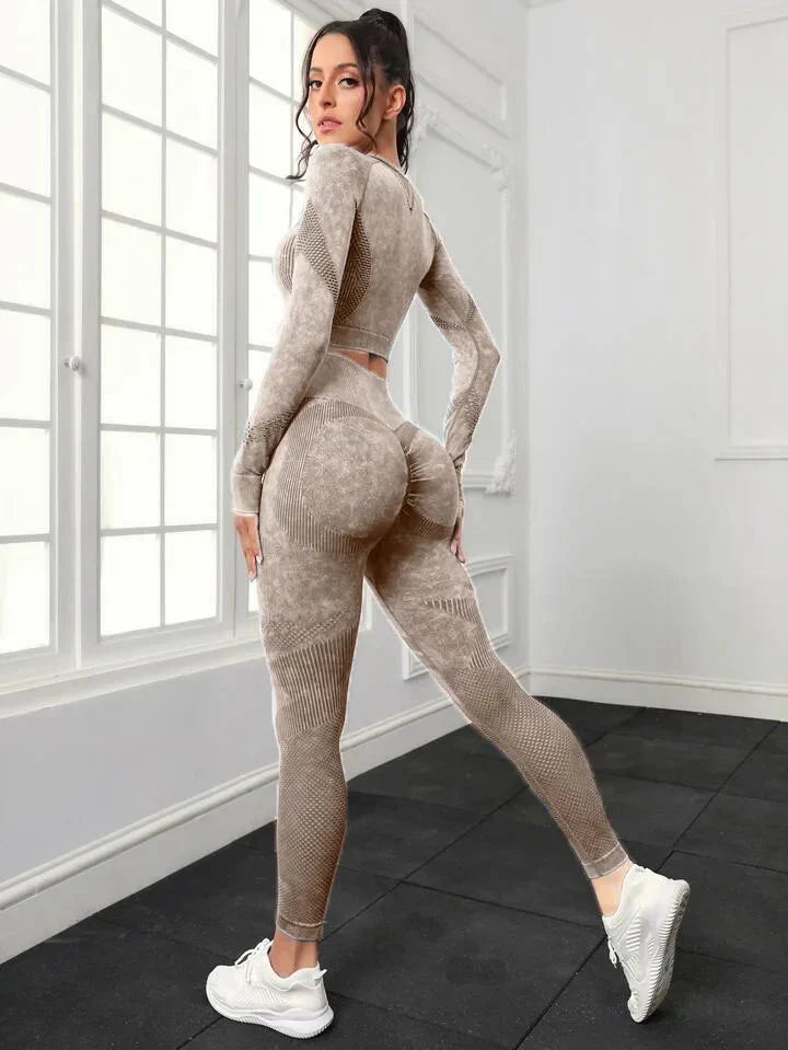 Ultimate Roaring Seamless Workout Set - Stylish Leggings and Top Combo