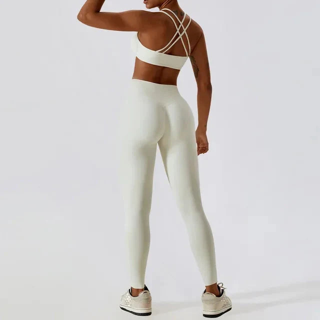 Seamless Athletic Gym Set with Flowing Brim - Stylish Leggings & Top Duo